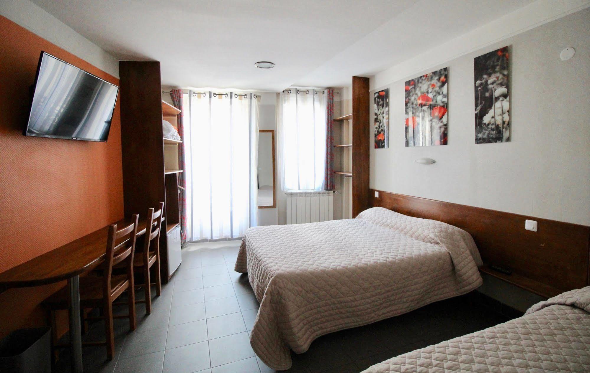 Hotel Des Pyrenees Paris Luaran gambar