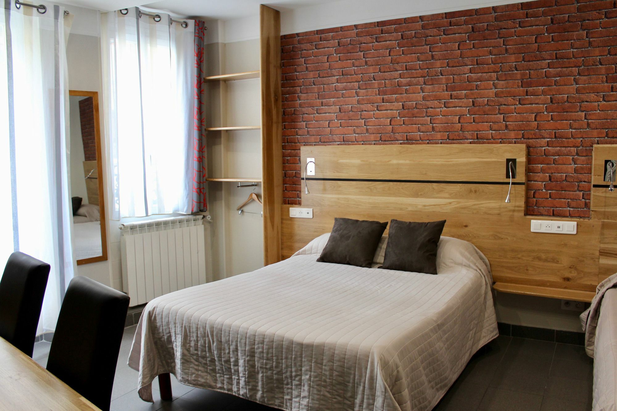 Hotel Des Pyrenees Paris Luaran gambar