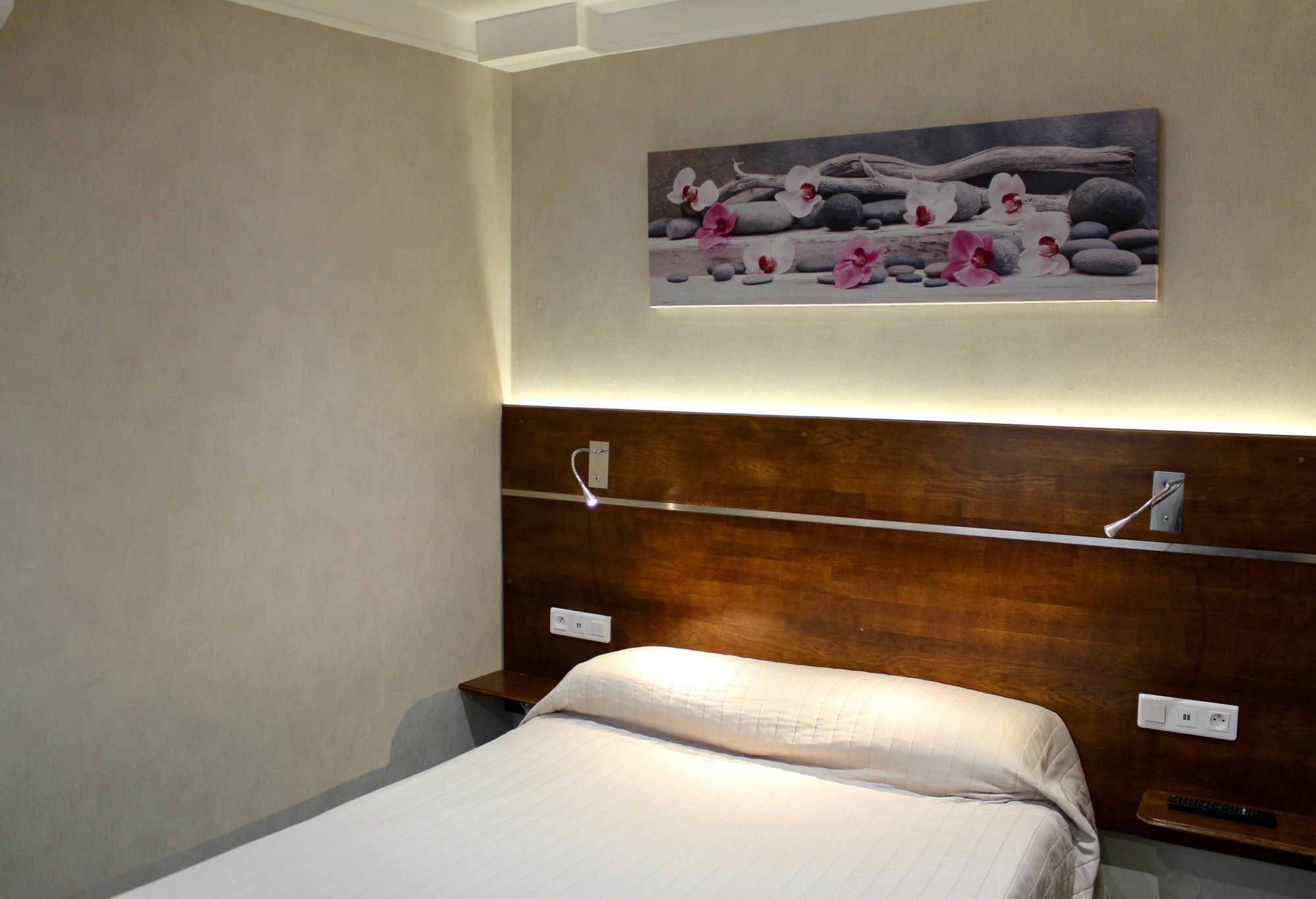 Hotel Des Pyrenees Paris Luaran gambar