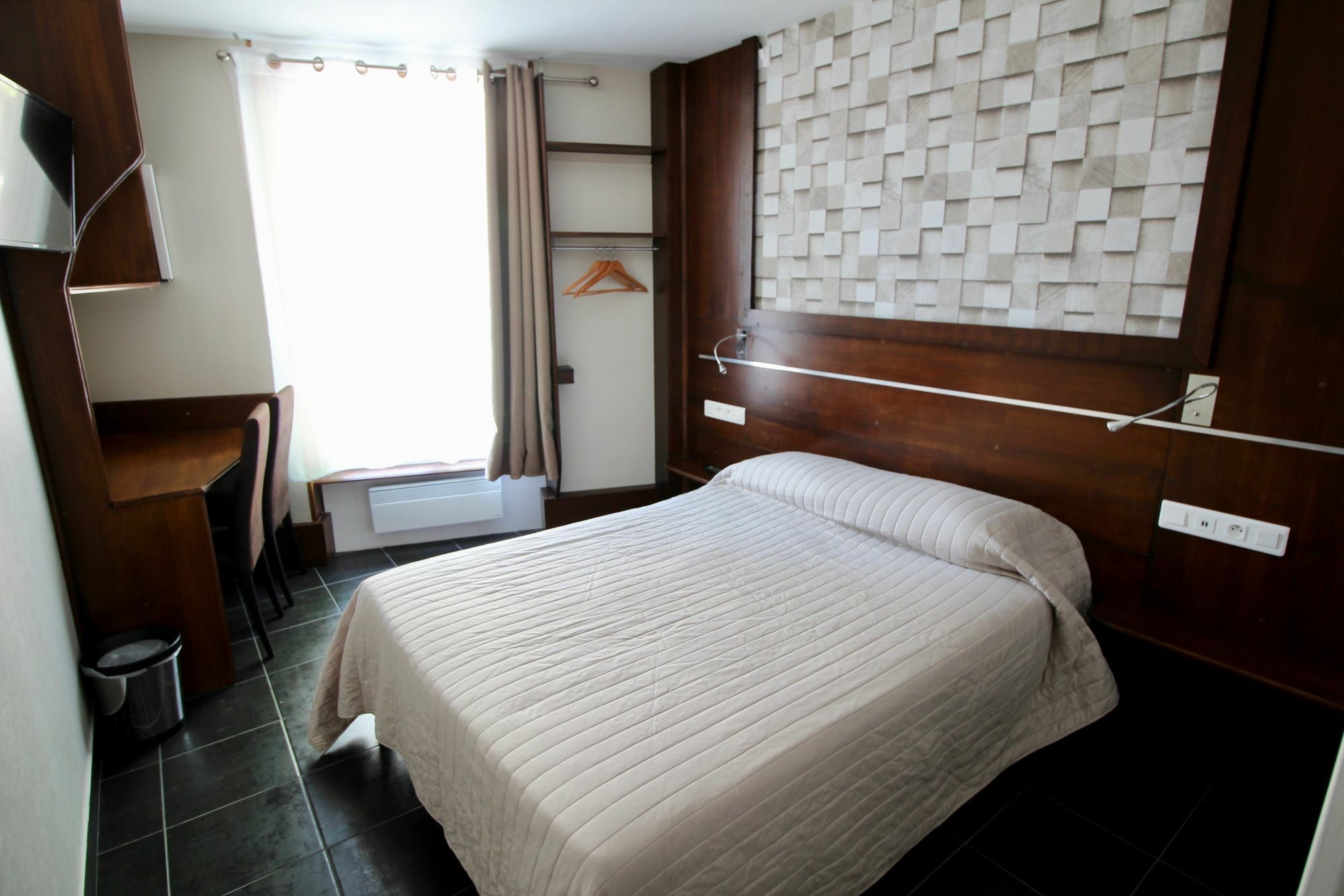 Hotel Des Pyrenees Paris Luaran gambar