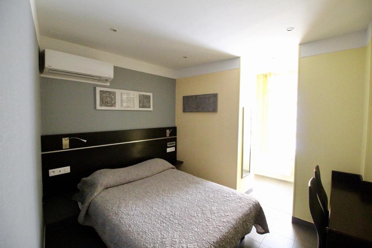 Hotel Des Pyrenees Paris Luaran gambar